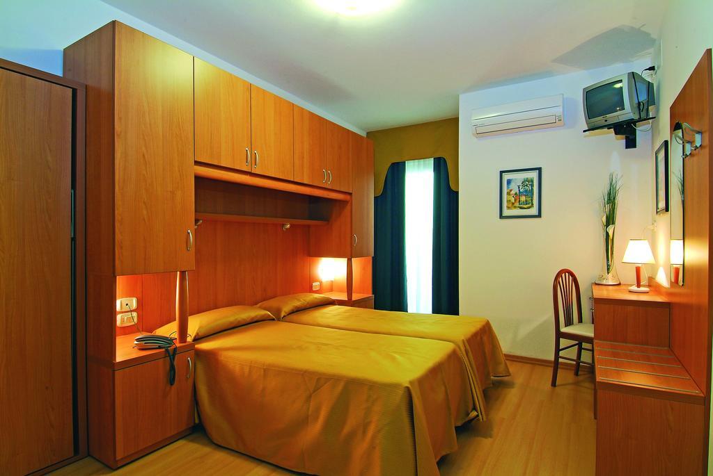 Hotel Garni Losanna Bibione Quarto foto